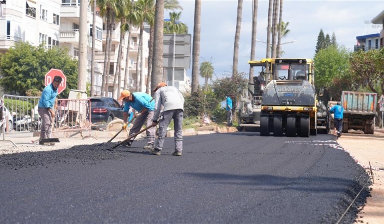 alanya-ataturk-caddesinde-donusum-suruyor