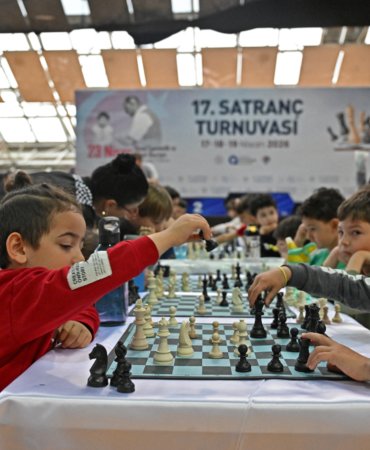 antalyada-23-nisan-coskusu-cocuk-ve-ucurtma-festivali-basladi