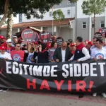 antalyada-egitimcilerden-okul-saldirilarina-protesto-siddete-karsi-acil-cozum-sart