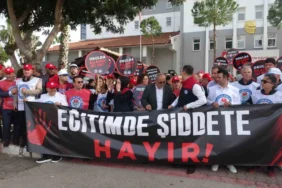 antalyada-egitimcilerden-okul-saldirilarina-protesto-siddete-karsi-acil-cozum-sart
