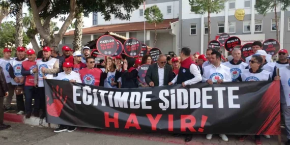 Antalya’da eğitimcilerden okul saldırılarına protesto: “Şiddete karşı acil çözüm şart”