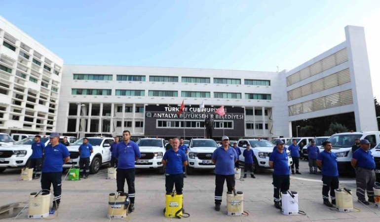 antalyada-haserelere-karsi-yogun-mucadele-sivrisinek-ve-karasinek-icin-alarm