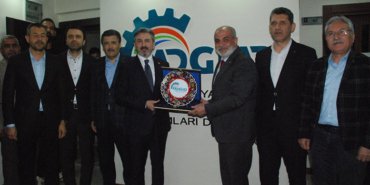 bakan-yardimcisi-ahmet-aydindan-antalyada-is-dunyasina-mesaj-kapimiz-her-zaman-acik