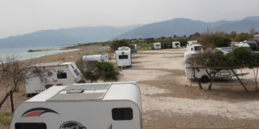 karavanlara-yasak-sahil-alanlari-bosaltildi