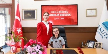 korkutelinde-23-nisan-coskusu-baskan-saniye-caran-makamini-kucuk-baskana-devretti