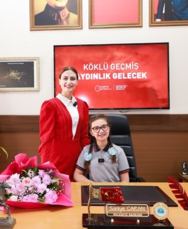 korkutelinde-23-nisan-coskusu-baskan-saniye-caran-makamini-kucuk-baskana-devretti