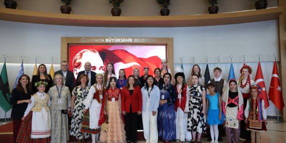 ozdemirden-dunya-cocuklarini-agirladi