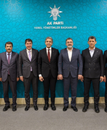 serik-belediye-baskani-kadir-kumbul-ak-partiye-katildi