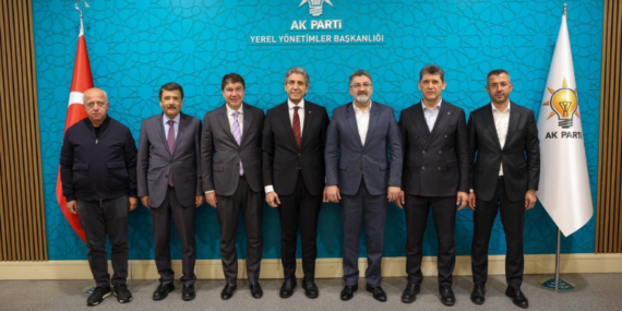 serik-belediye-baskani-kadir-kumbul-ak-partiye-katildi