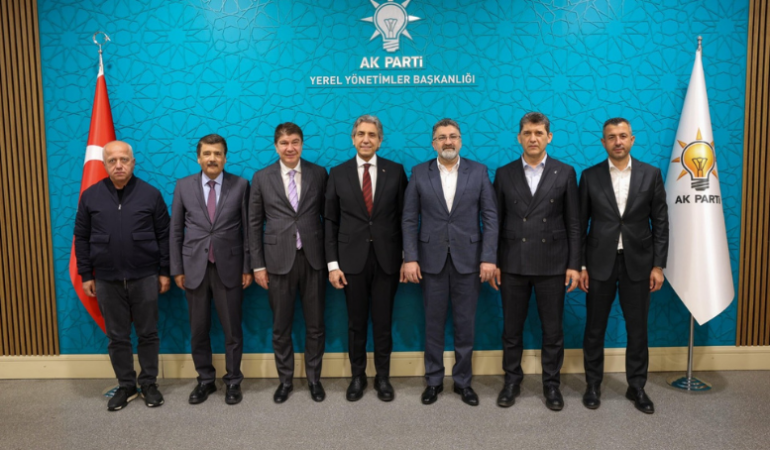 serik-belediye-baskani-kadir-kumbul-ak-partiye-katildi