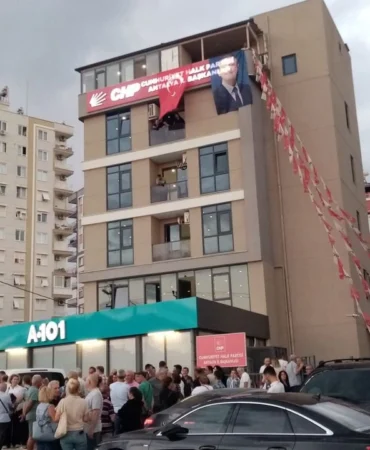 chp-antalya-il-kadin-kollarinda-flas-gorev-degisikligi-baskan-ve-yonetim-gorevden-alindi