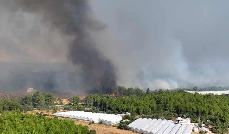 antalyada-yangin-alarminda-son-durum-serikte-alevler-kontrol-altinda-aksuda-mucadele-suruyor