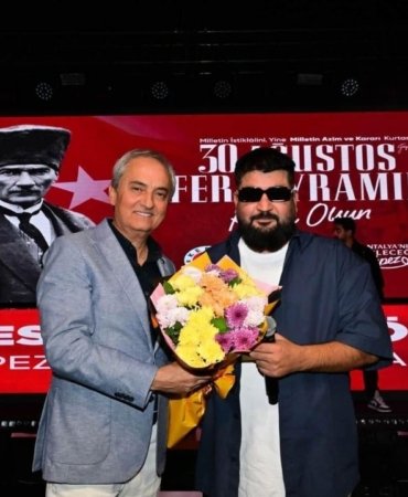 kepezde-30-agustos-coskusu-binlerce-kisi-eypio-ile-zaferi-kutladi