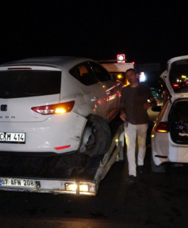 manavgat-alanya-yolunda-feci-kaza-kopege-carpan-arac-devrildi-5-arac-birbirine-girdi